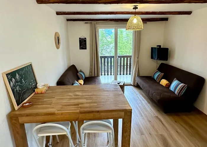 Pouss Apartment Enchastrayes